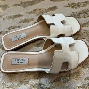 Steve Madden Cream Sandals with H Cutout Design